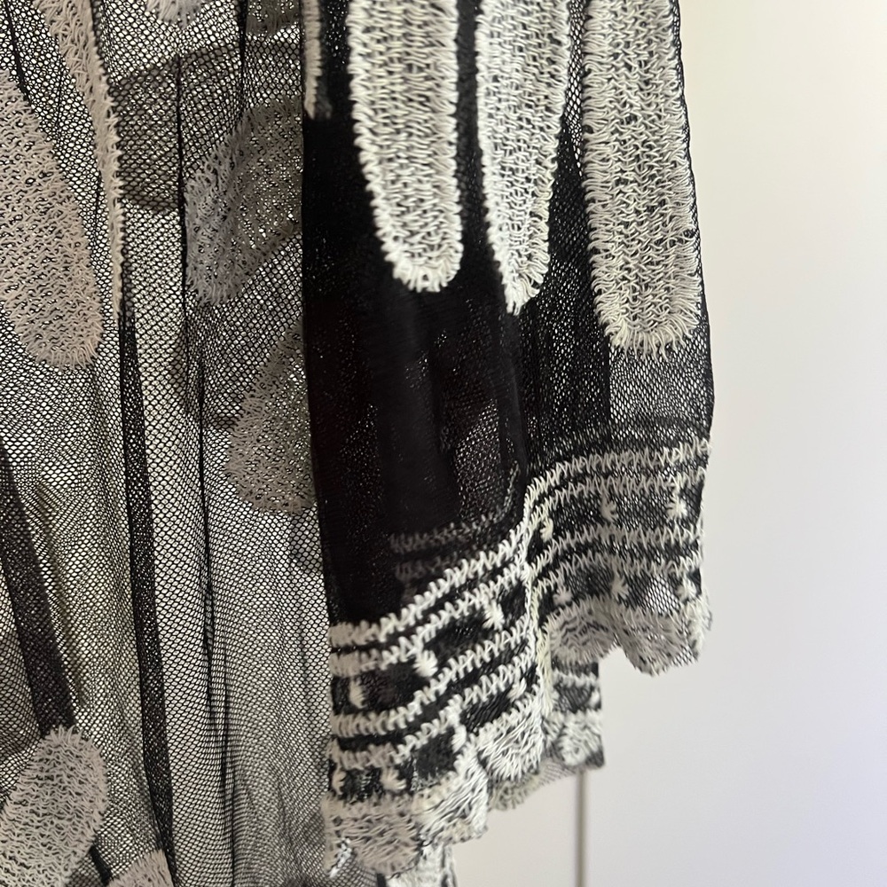 Elegant Black and White Lace Kimono/Cover Up - Picture 4 of 10